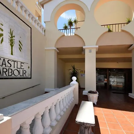 Peaceful & Bright Loft, Heated Pool, Netflix, Free Wifi & Parking, Tennis Apartment