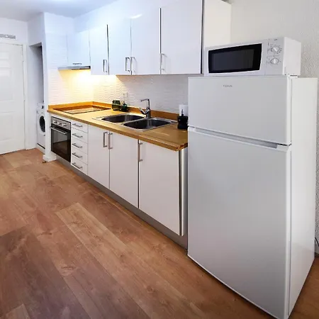 Apartment Peaceful & Bright Loft, Heated Pool, Netflix, Free Wifi & Parking, Tennis Los Cristianos (Tenerife)