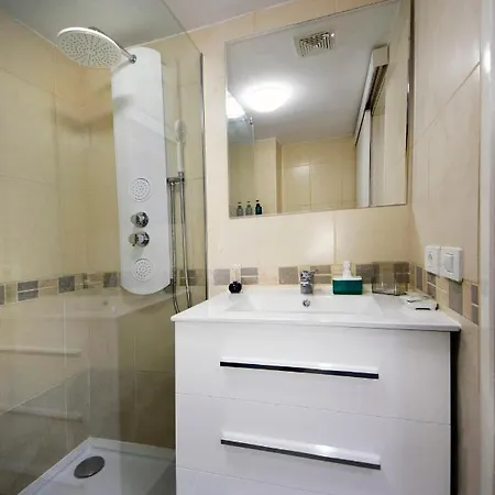 Apartment Peaceful & Bright Loft, Heated Pool, Netflix, Free Wifi & Parking, Tennis Los Cristianos (Tenerife)