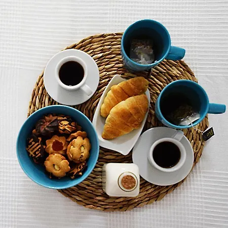 Peaceful & Bright Loft, Heated Pool, Netflix, Free Wifi & Parking, Tennis Apartment