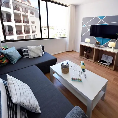Peaceful & Bright Loft, Heated Pool, Netflix, Free Wifi & Parking, Tennis Apartment Los Cristianos (Tenerife)