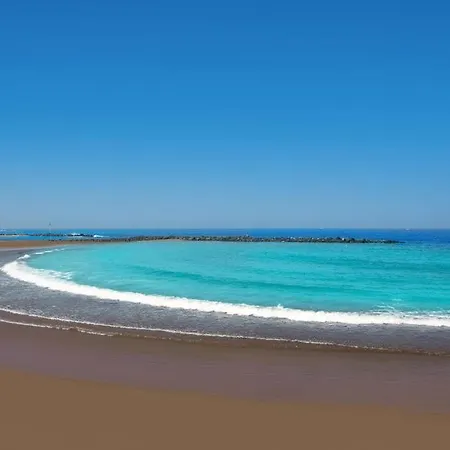 Peaceful & Bright Loft, Heated Pool, Netflix, Free Wifi & Parking, Tennis Apartment