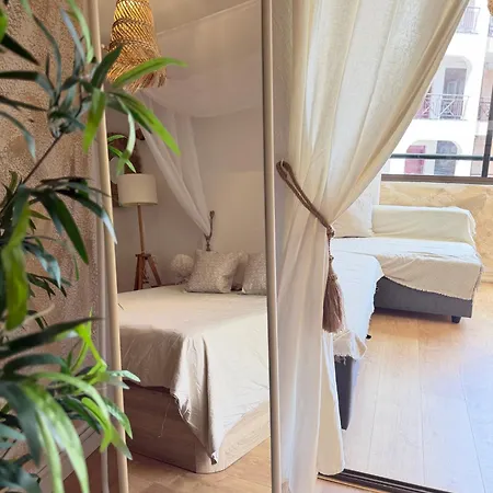 Peaceful & Bright Loft, Heated Pool, Netflix, Free Wifi & Parking, Tennis Apartmán